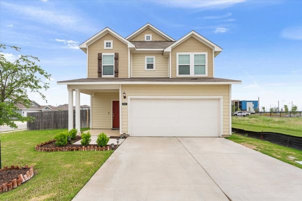 Attached, Exterior, Facade, American Craftsman