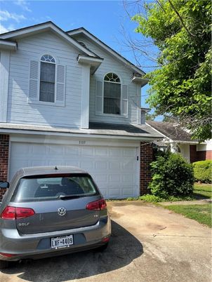 Attached, Exterior, Facade, Brick Facade, American Craftsman