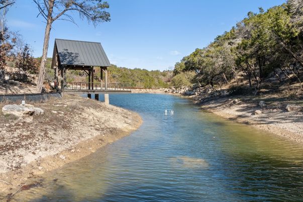 Exterior, Lake