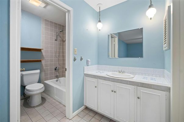 Bathroom, Interior, Pendant Lights, Tile Countertops