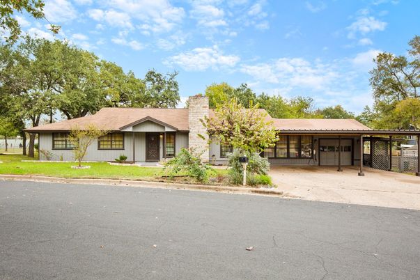 Backyard, Exterior, Facade, Ranch