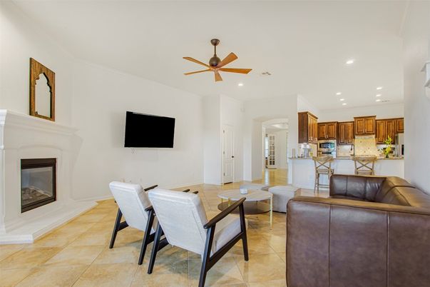 Fireplace, Interior, Kitchen, Recessed Lighting