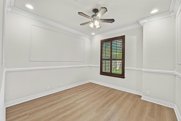 Empty room, Interior, Recessed Lighting, Wood Texture Flooring