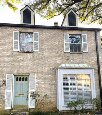 Exterior, Facade, Brick Facade, Rowhouse