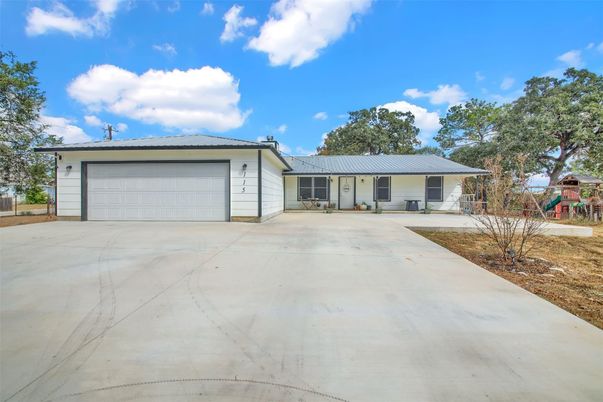 Attached, Exterior, Facade, Ranch