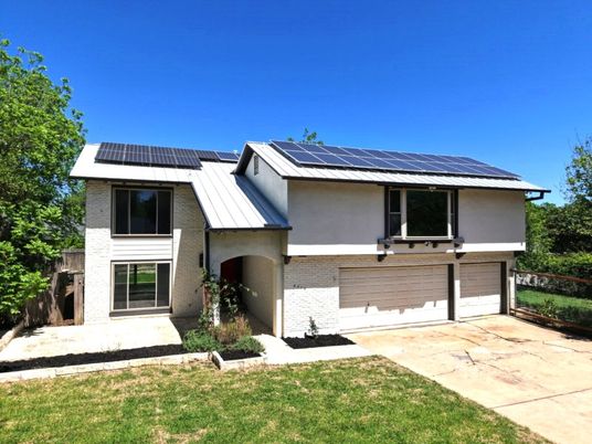 Attached, Exterior, Facade, Solar Panels, Split Level