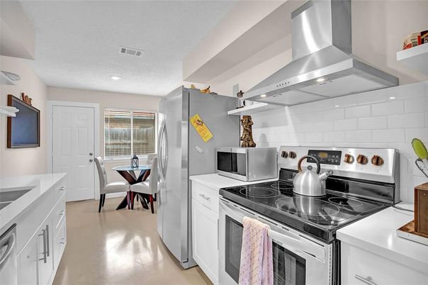 Dining room, Interior, Kitchen, Recessed Lighting, Stainless Steel Appliances