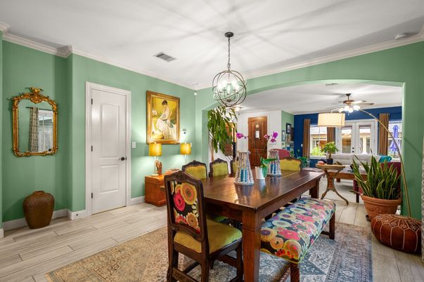 Chandelier, Dining room, Interior, Living room, Pendant Lights, Wood Texture Flooring