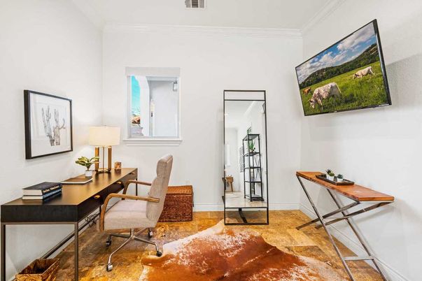 Home Office, Interior