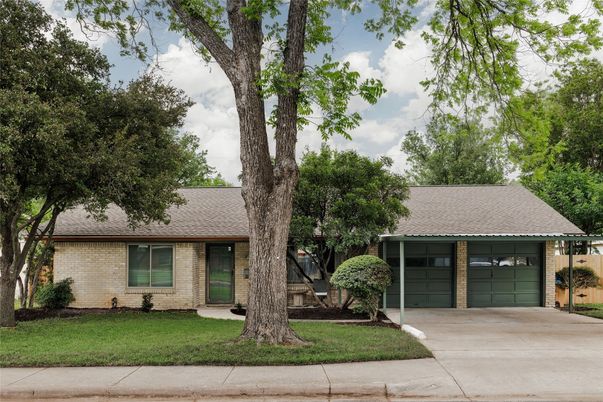 Attached, Exterior, Facade, Brick Facade, Ranch