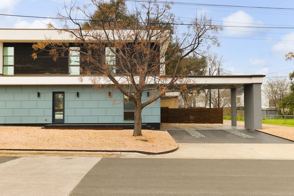 Exterior, Facade, Modern