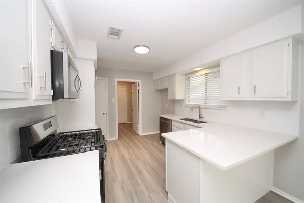 Interior, Kitchen, Recessed Lighting, Wood Texture Flooring