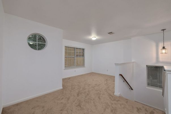 Empty room, Interior, Pendant Lights