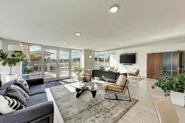 Interior, Living room, Recessed Lighting, Wood Texture Flooring