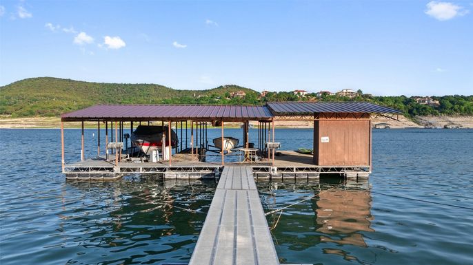 Exterior, Lake
