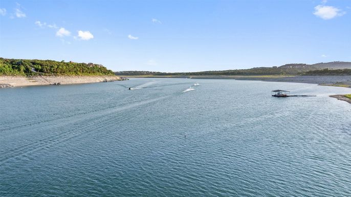 Exterior, Lake