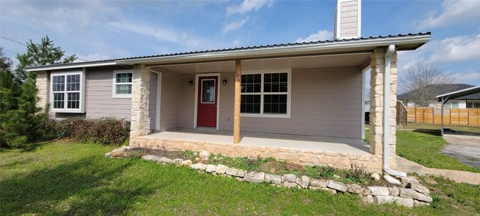 Exterior, Facade, Ranch