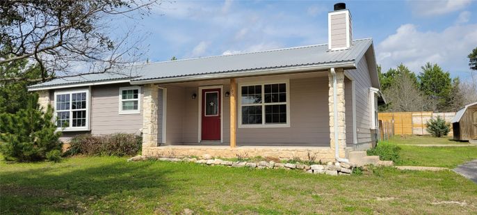 Exterior, Facade, Ranch
