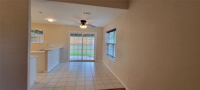 Empty room, Interior