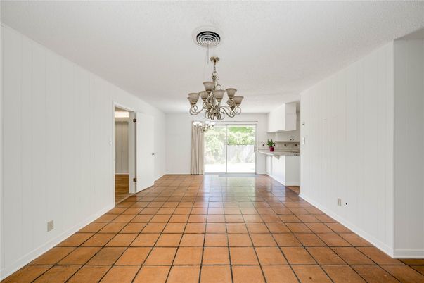 Chandelier, Empty room, Interior, Kitchen