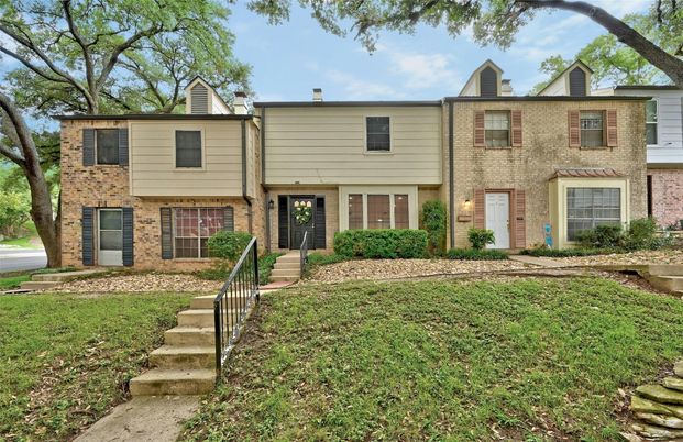 Exterior, Facade, Brick Facade, Rowhouse