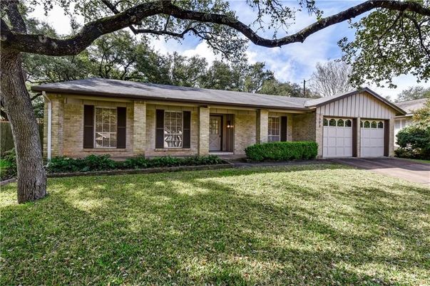 Attached, Exterior, Facade, Brick Facade, Ranch