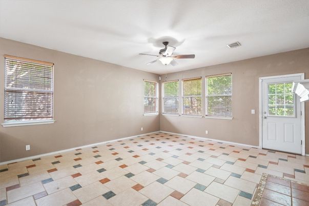 Empty room, Interior