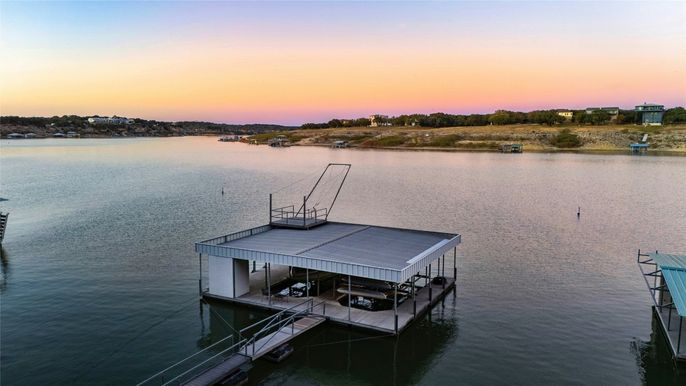 Exterior, Lake
