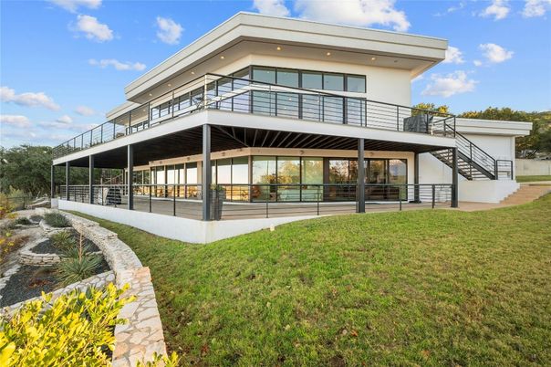 Backyard, Exterior, Facade, Modern