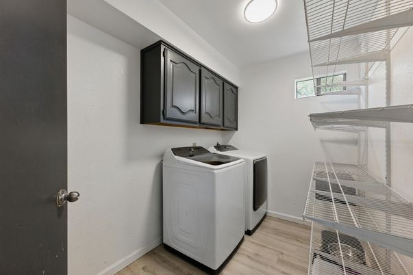 Interior, Washer, Wood Texture Flooring