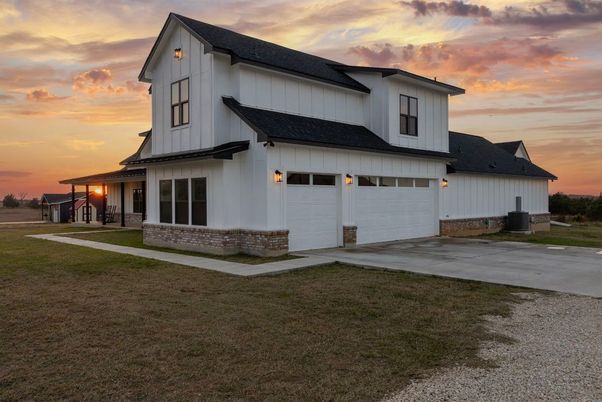 Attached, Exterior, Facade, Farmhouse