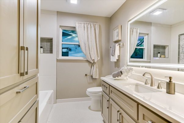 Bathroom, Interior, Recessed Lighting