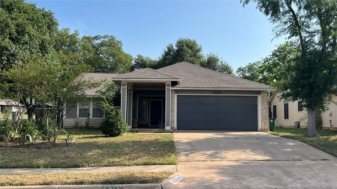 Attached, Exterior, Facade, Ranch