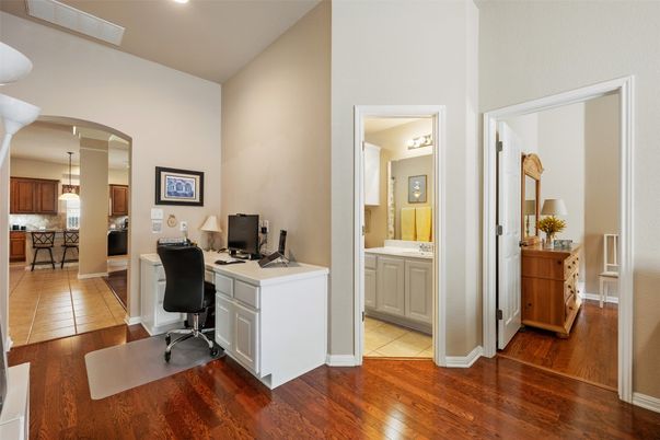 Home Office, Interior, Pendant Lights, Recessed Lighting, Wood Texture Flooring