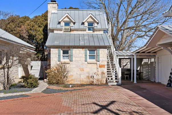 Exterior, Facade, Farmhouse
