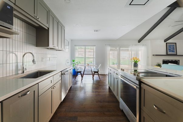 Dining room, Interior, Kitchen, Stainless Steel Appliances, Wooden Beams, Wood Texture Flooring