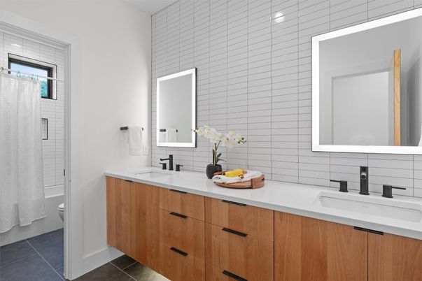 Bathroom, Dual Sink Vanities, Interior