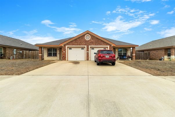 Attached, Exterior, Facade, Brick Facade, Ranch