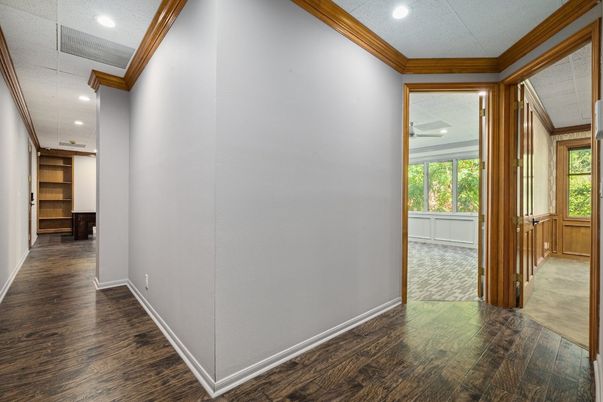 Empty room, Interior, Recessed Lighting, Wood Texture Flooring