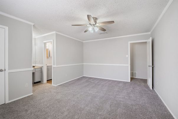 Empty room, Interior