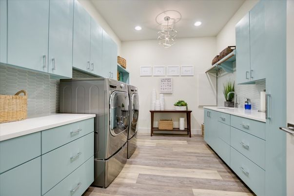 Interior, Pendant Lights, Recessed Lighting, Washer, Wood Texture Flooring