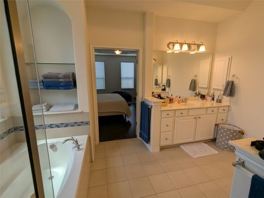 Bathroom, Bedroom, Dual Sink Vanities, Interior