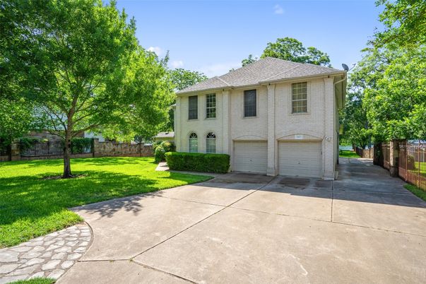 Attached, Backyard, Exterior, Facade, Georgian