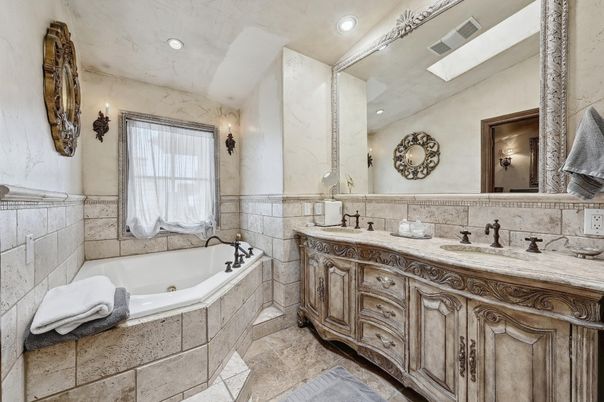 Bathroom, Dual Sink Vanities, Interior, Recessed Lighting