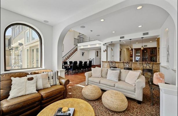 Dining room, Interior, Living room, Pendant Lights, Recessed Lighting, Wood Texture Flooring