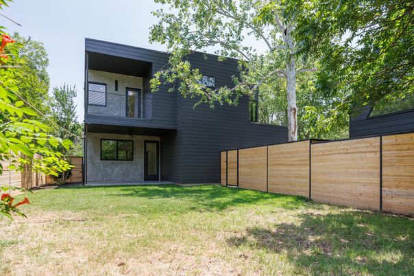 Backyard, Exterior, Facade, Modern