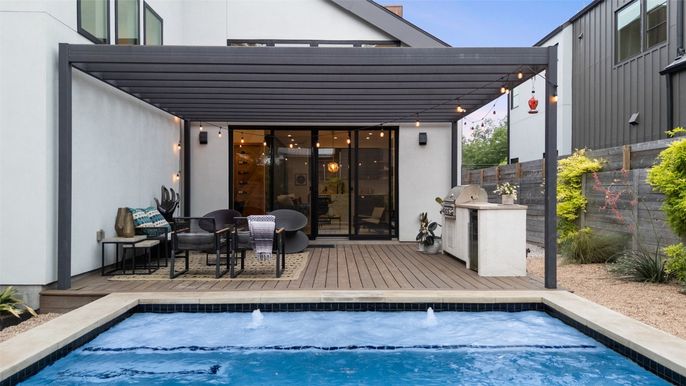 Exterior, Pool
