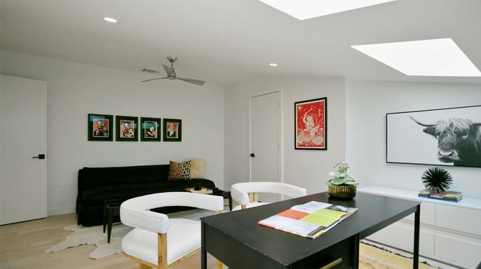 Interior, Recessed Lighting, Wood Texture Flooring