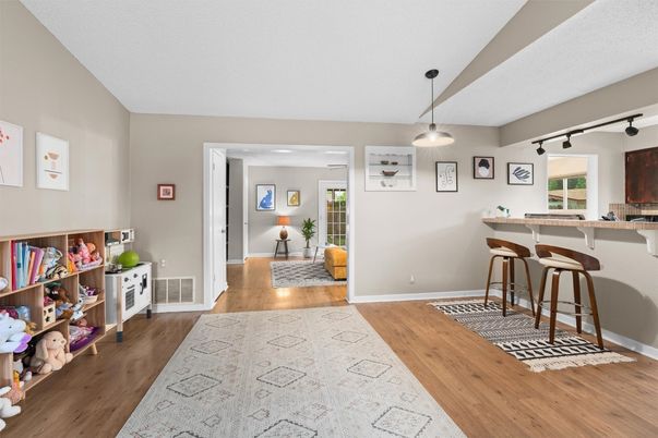 Interior, Pendant Lights, Wood Texture Flooring