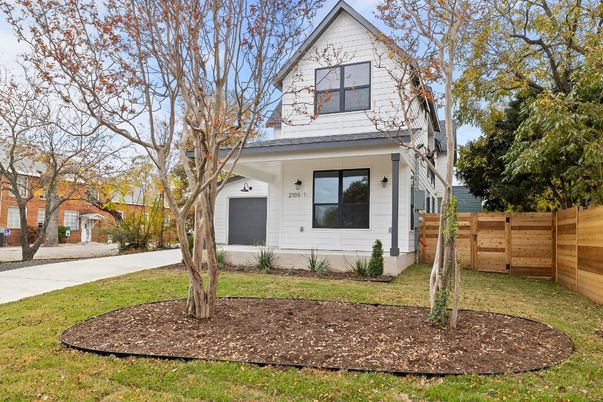 Exterior, Facade, Farmhouse
